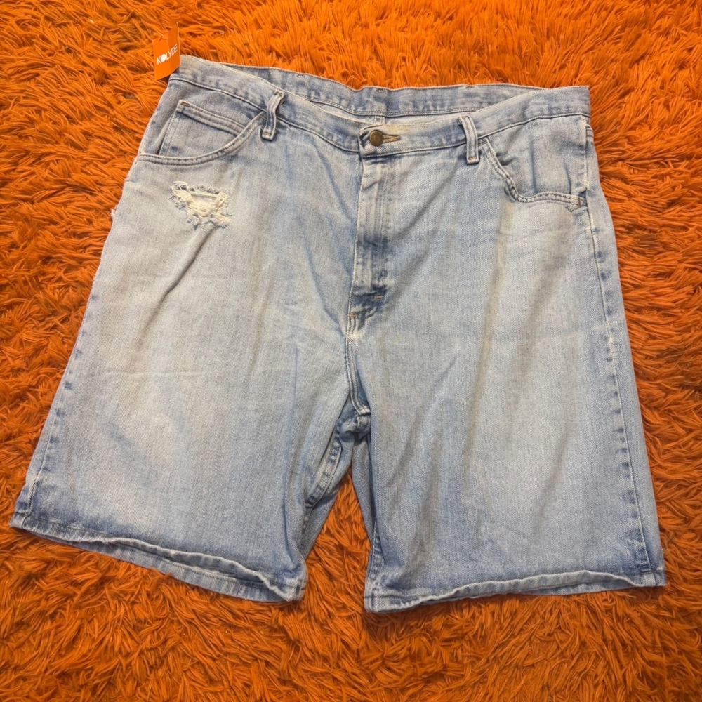 Wrangler Authentic Mens 40 Relaxed Fit Denim Shorts Light Wash 606W1SM Distressd